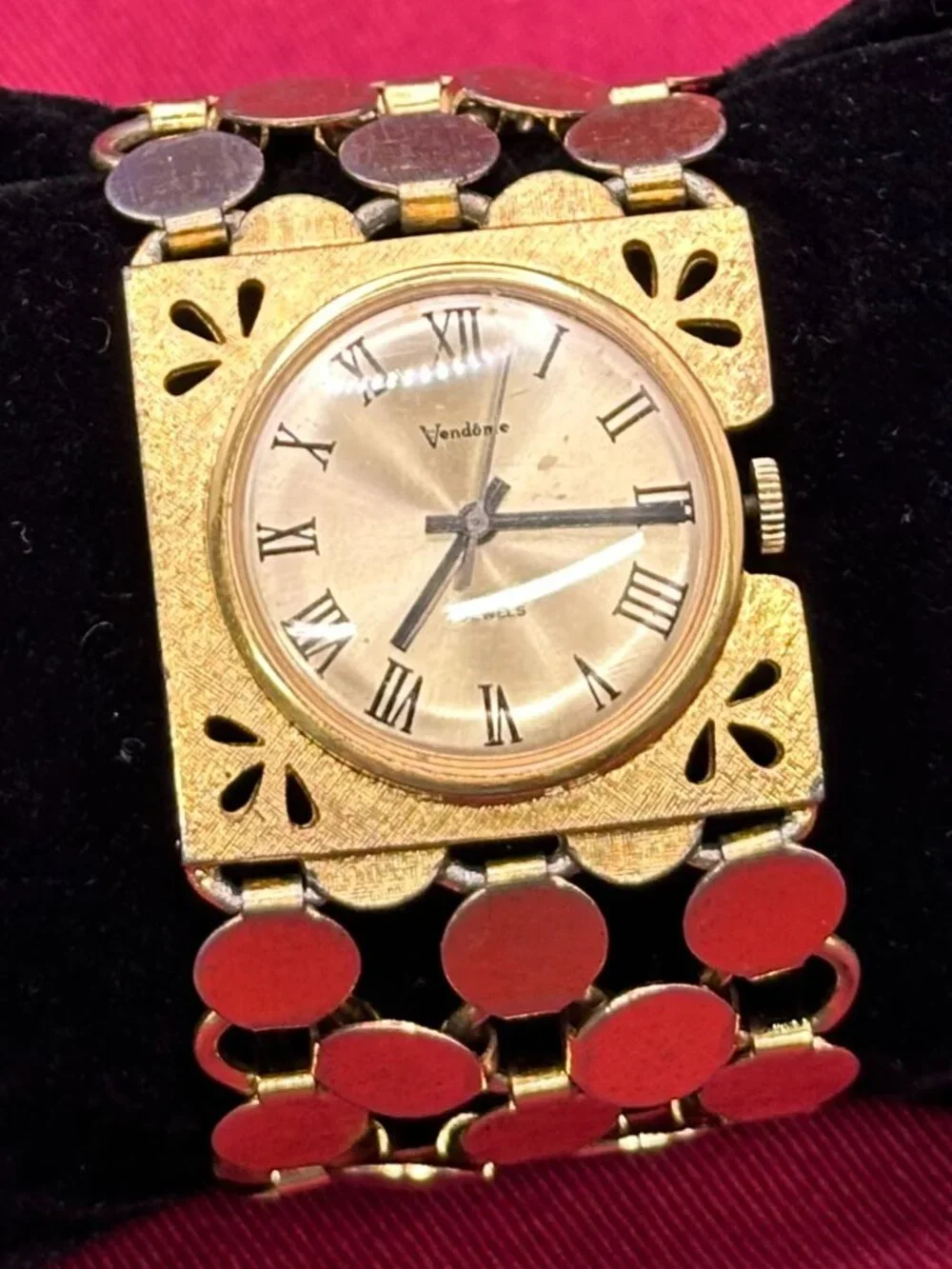 VTG Vendome Analog Watch 7-Jewel Wind-Up